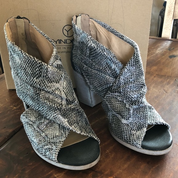 Unity In Diversity Shoes - 🆕 in Box Unity In Diversity Snakeskin Print Heels